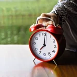 Влияние утренних ритуалов на продуктивность: как сон, мышцы и умственные практики формируют успешный день.