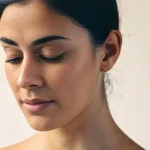 Исследование нейрофизиологии медитации: как осознанность изменяет структуру мозга и влияет на эмоциональное благополучие.