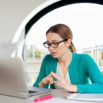 Как справиться с выгоранием, используя метод "мини-передышек" в течение рабочего дня для восстановления энергии и креативности.