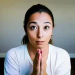 Как выявить и преодолеть страхи перед первой медитацией: советы и техники для комфортного начала.