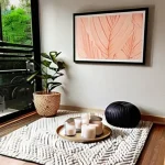 Как создать личное пространство для медитации в квартире с доступными предметами и элементами природы.