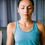 Как начать утро с 5 минут mindfulness и зарядки для позитивного настроя на весь день.