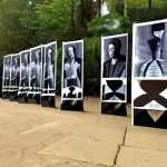 История художника, который превратил личные потери в вдохновение для создания уникальной выставки на открытом воздухе.