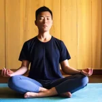 Как микробиом кишечника влияет на эффективность медитации и практик осознанности для улучшения психического здоровья.