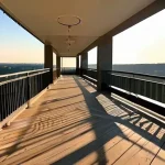 Создайте утренние ритуалы на свежем воздухе: утренняя зарядка на балконе или прогулки с кофейными перерывами.