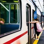 Как использовать городской транспорт для утренних тренировок и снизить стресс в мегаполисе