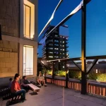 Обзор необычных вечерних мероприятий: от кулинарных мастер-классов до тихих чтений под звездами для городских жителей.