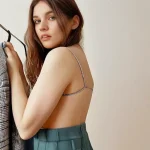 Обзор лучших экологически чистых брендов одежды, которые одновременно стильны и социально ответственные.