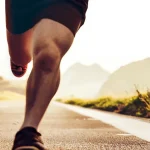 Исследование мифа о том, что интенсивные тренировки на голодный желудок сжигают больше жира, основываясь на последних научных данных.